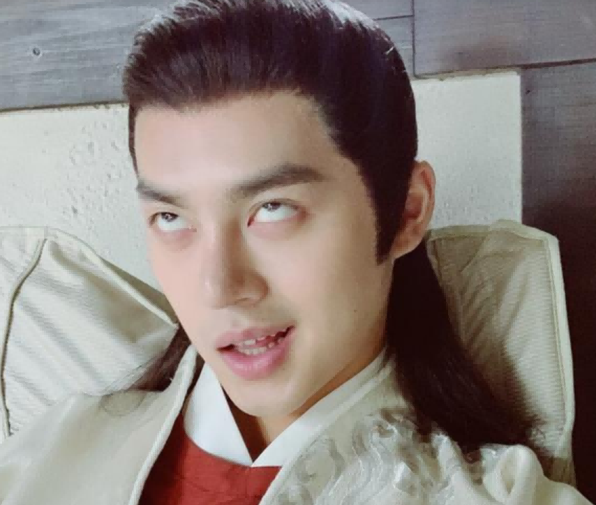 身高超185的10位男星，个个“鹤立鸡群”，不用自欺欺人谎报身高