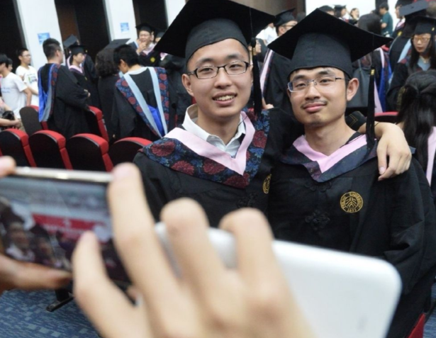 北大一专业出名了，每年招收的新生都是“独苗苗”，教授都围着转