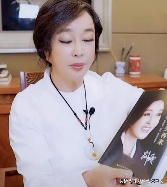 直播4小时1400万、一幅字4.5万，过气明星花样捞金，个个能赚