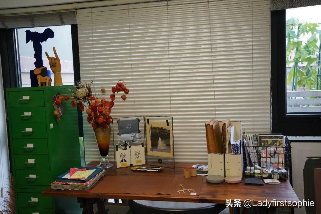 艺术书店老板的他如何利用 9 样好物，把家打造成极致舒适时髦的？