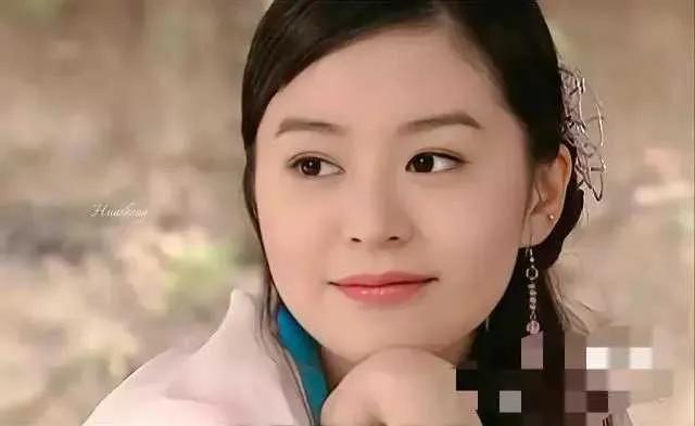 有个叫钟丽缇女儿的“发育过猛”，网友：果然是基因强大