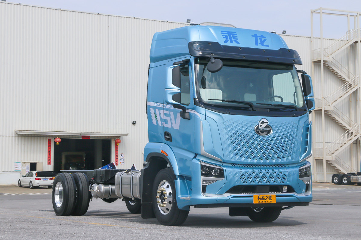 可烧油可烧电,百公里省油15%,柳汽乘龙h5v混动6米8舒适更省钱