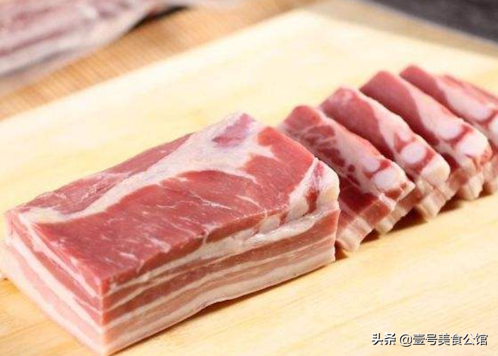 果香浓郁的脆皮烤肉，在家教你轻松做，外焦里嫩，吃了一次还想吃