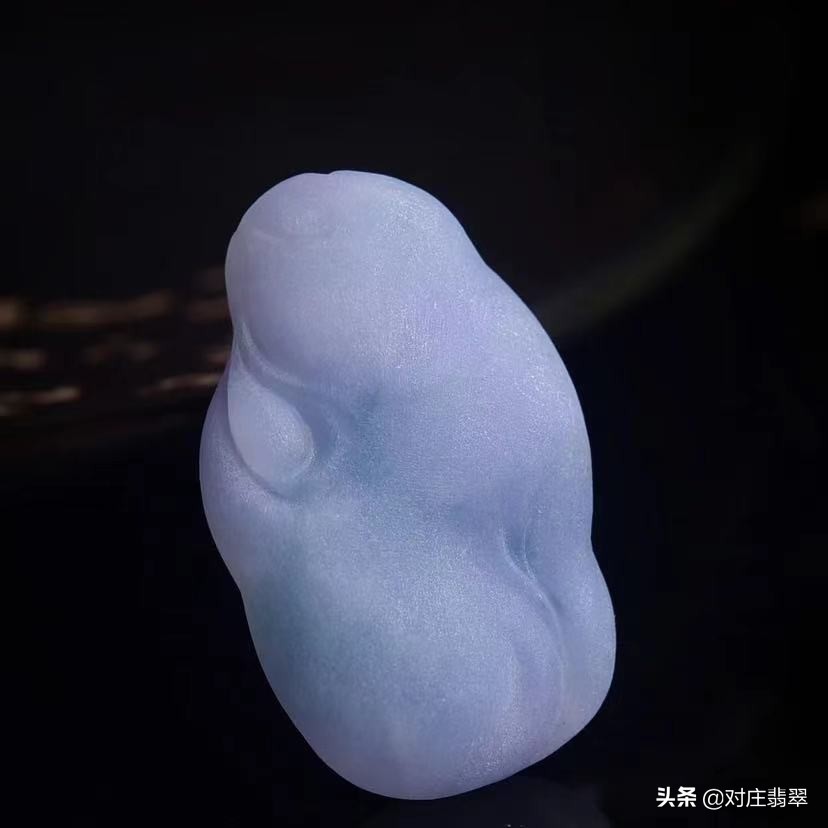 抛光后的涨与跌！满色翡翠玉石毛货雕件怎样挑选？
