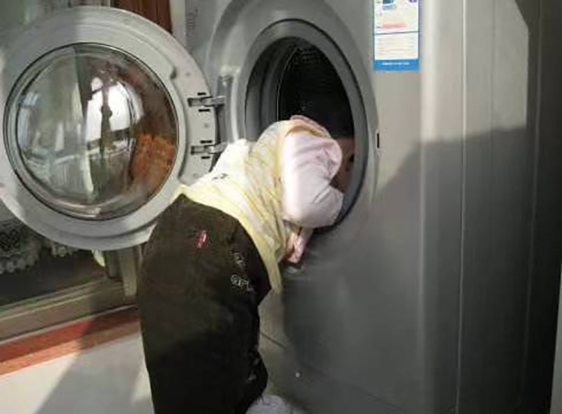 洗衣机内部有多脏？2岁男童掉入洗衣机，肺部留下10种细菌患肺炎