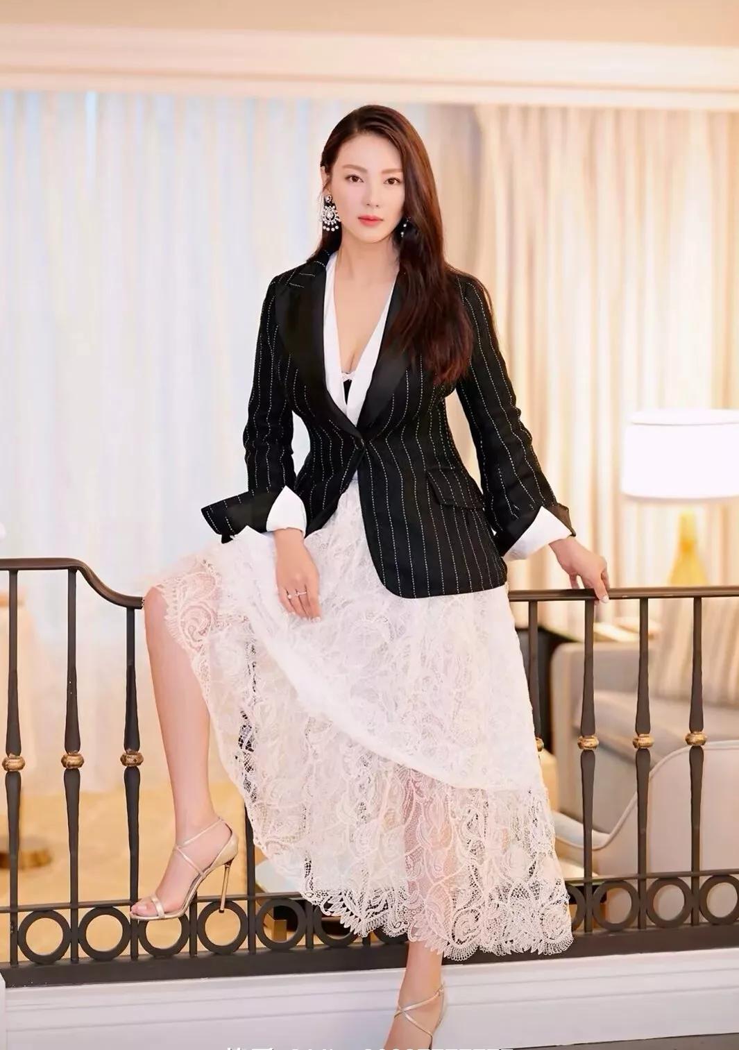 明星俏佳人：娱乐圈美女狠人，张雨绮处事风格，人生短暂不服就干