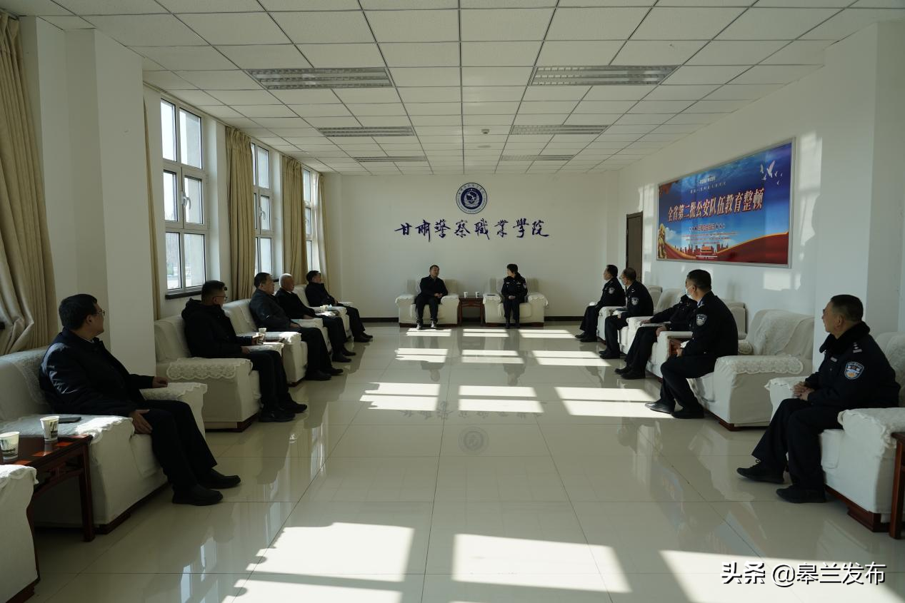 �������Ĵ���쵼���忴��ο��һ�߸ɲ�ְ���������ڸ�ԺУ