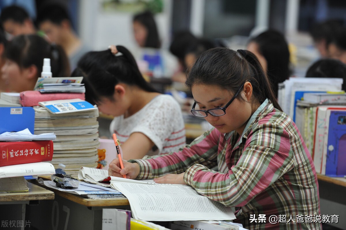 学生：举报学校寒假强制补课，网友：都高三了，想学也没几天了