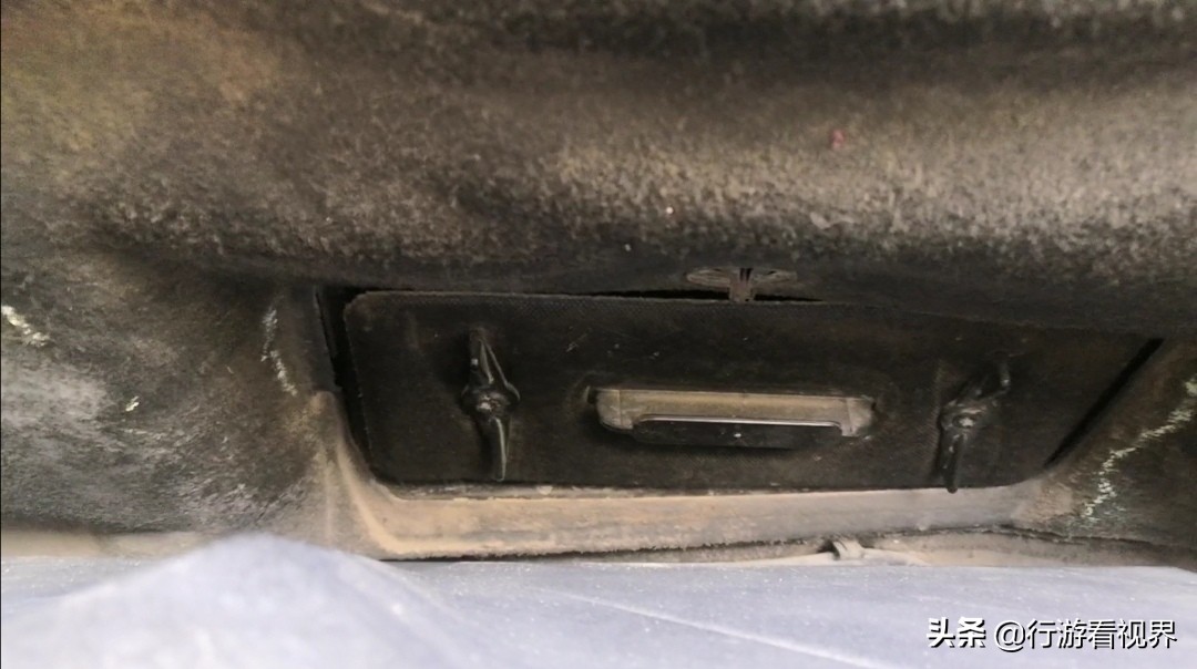 2022年五一之前，58168公里時(shí)候我給愛(ài)車(chē)更換空調(diào)濾芯，全程DIY