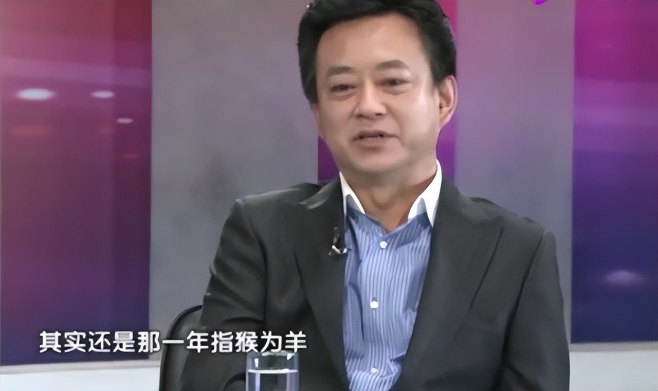 主持人抢话、演员笑场，这8届央视春晚的失误，堪称“灾难现场”