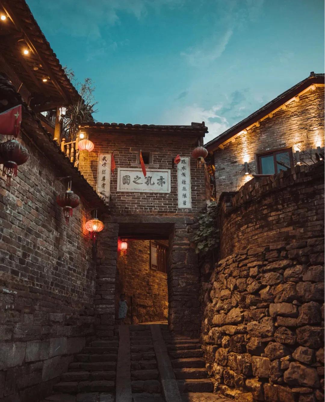 被评为“中国最美十大古镇之一”，且有千年历史，你知道是哪个？