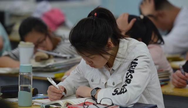 高三班主任直言：三类学生最好放弃复读，明年高考成绩照样不理想