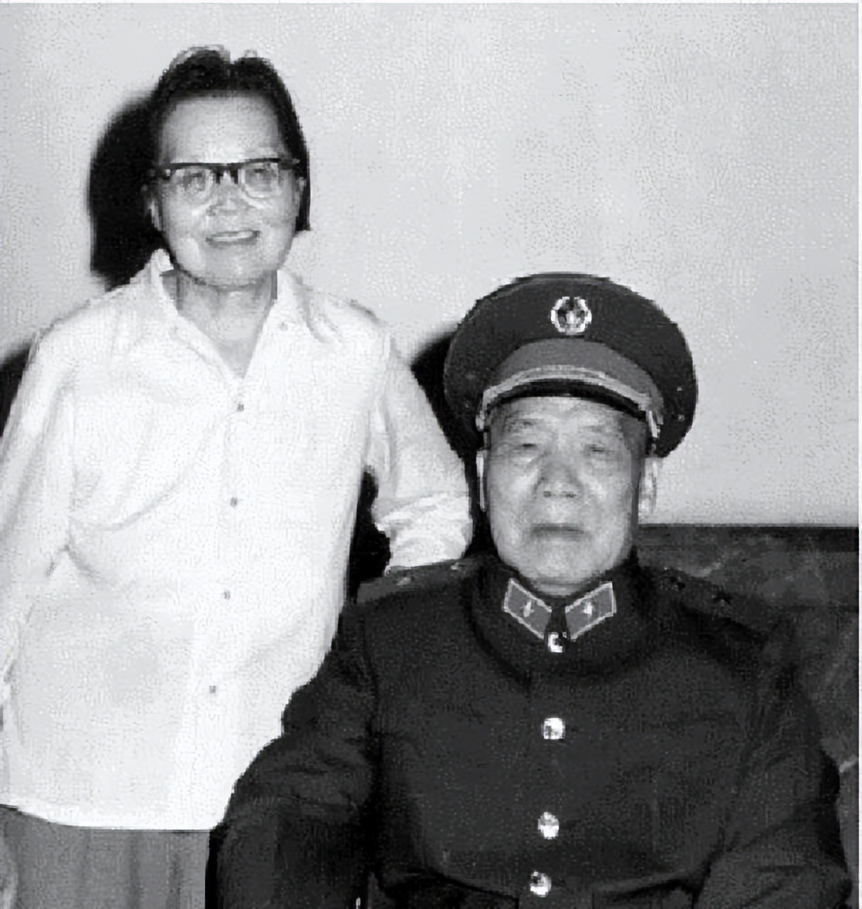 89年邓小平接见二野战友，见到杨国宇愣了愣说：这不是杨大人吗