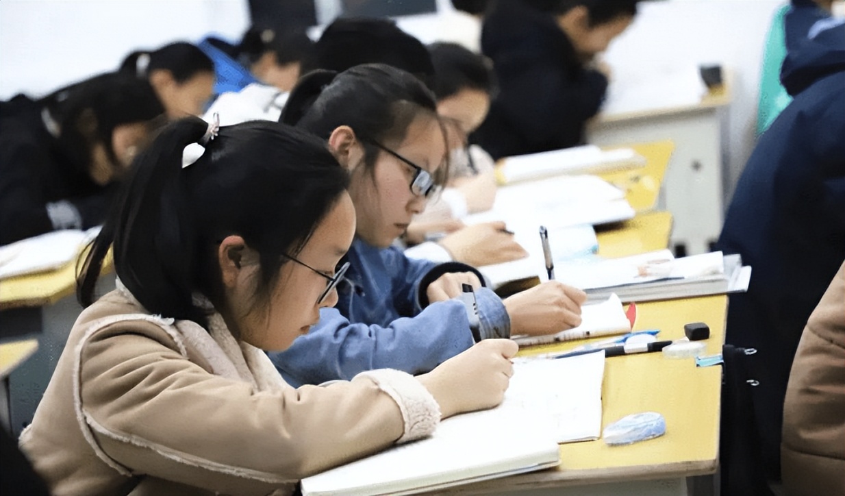 高中科目难度系数排行榜介绍！最让学生崩溃的物理，竟不是第一