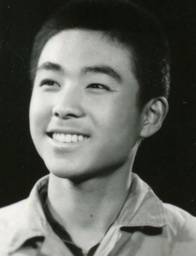 “老戏骨”谢园：至死无儿女送终，小娇妻邱悦后悔丁克了吗？