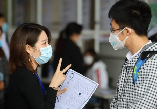 学生吃亏后才明白，民办本科与公办专科差距大，学费只是其一