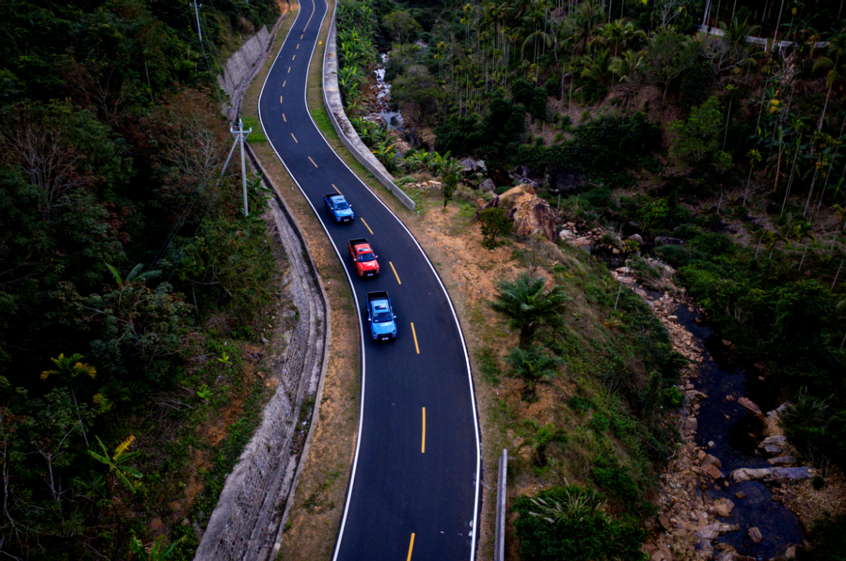 高端不设限 驭炮大将军“2.0T+采埃孚8AT”全面解锁潮流皮卡新玩法