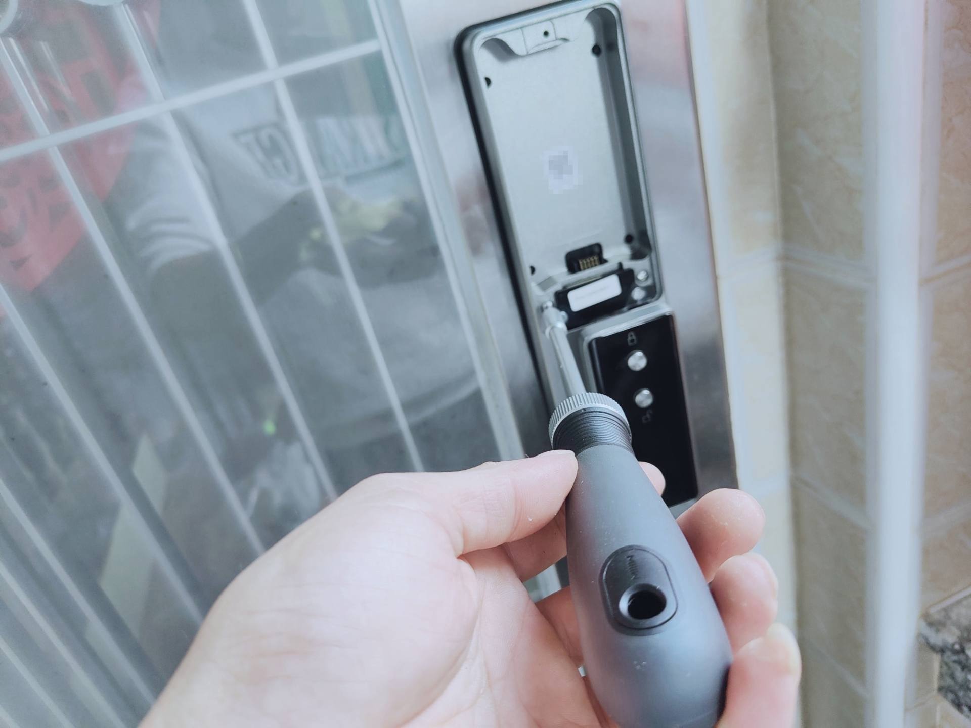精準識別，指靜脈智能門鎖更好用嗎？看先鋒親自體驗的結(jié)果