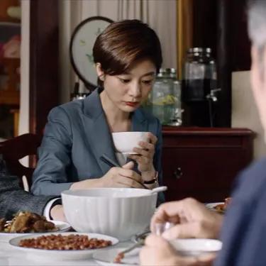 《妻子的选择》：亲妹跳楼，父母嫌弃，丈夫分居，她才最可怕