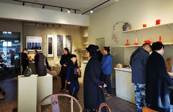 吴梁焰、飞了、可夫三人艺术联展正在北京高碑店无忧空间隆重展出