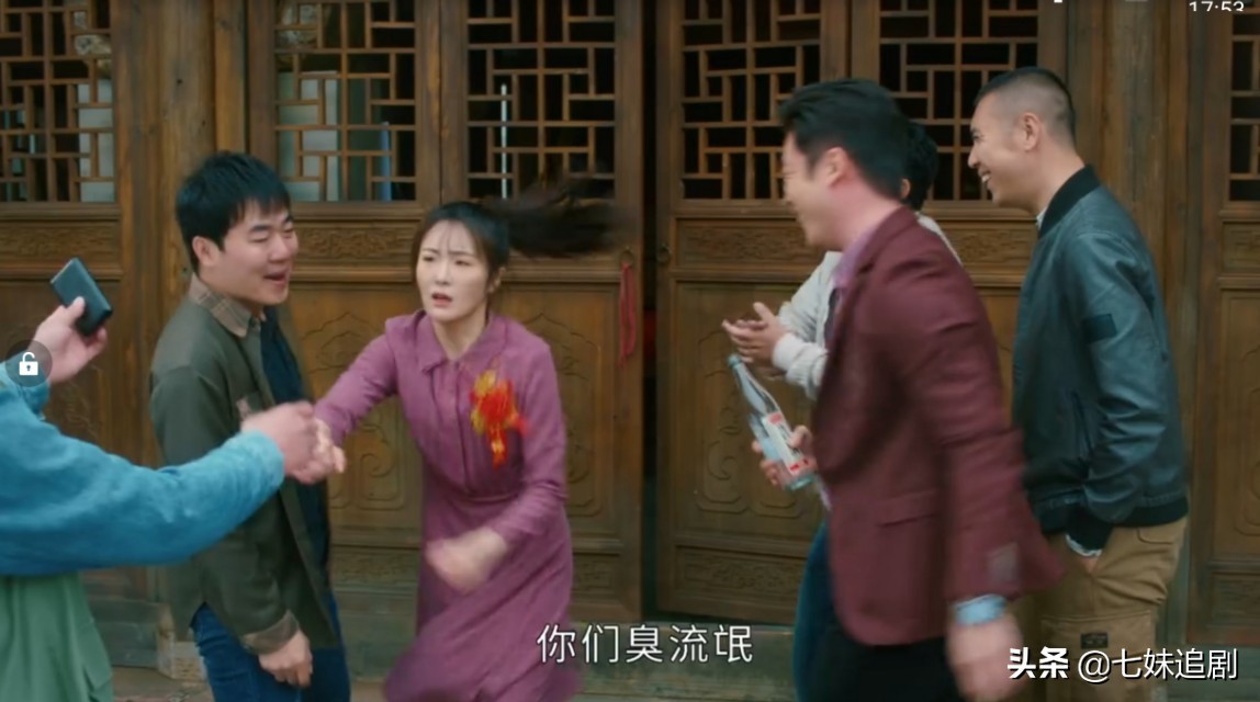 《幸福到万家》闹伴娘陋习，观众瞬间想起某男星结婚现场