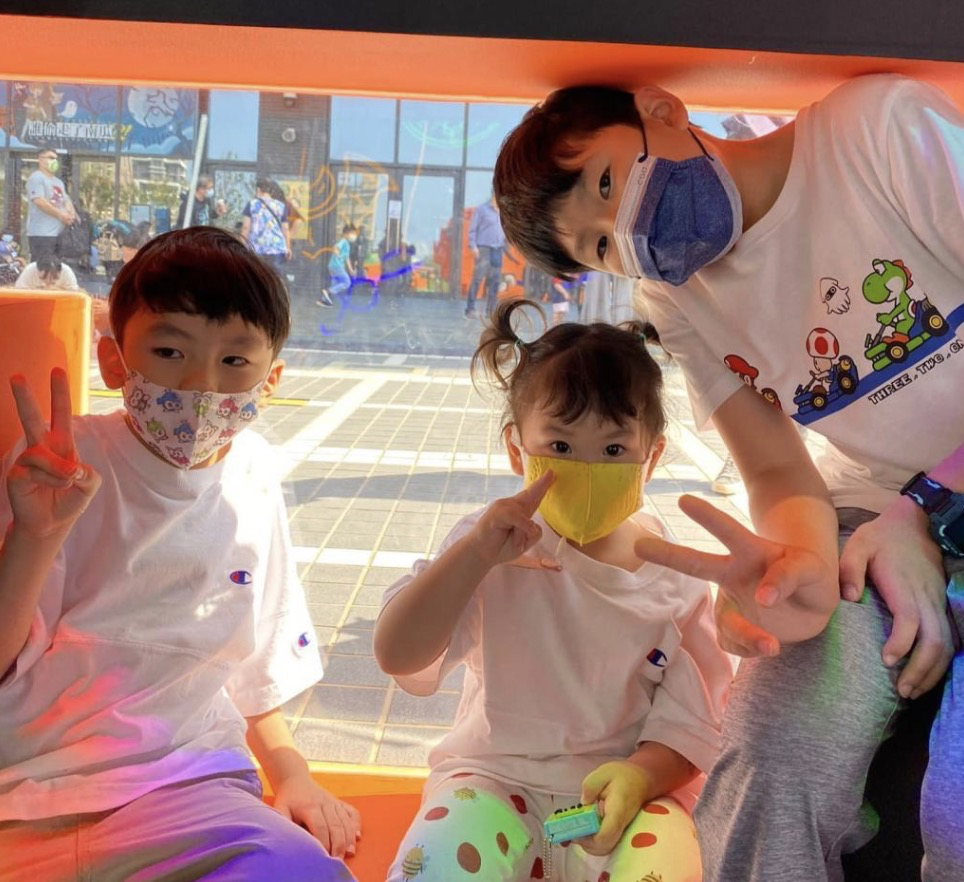 贾静雯发文为患癌弟媳鼓励，贾子辰透露下步治疗方案：切除双乳