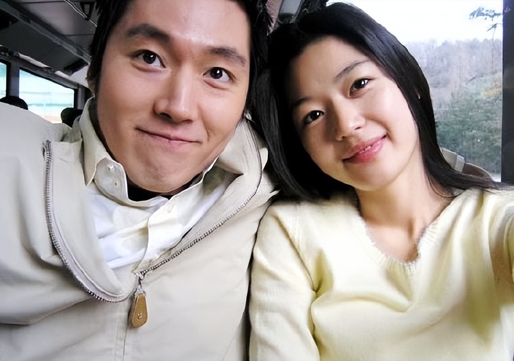 51岁李英爱绝美冻龄！“大长今”嫁入豪门13年，11岁龙凤胎颜值高