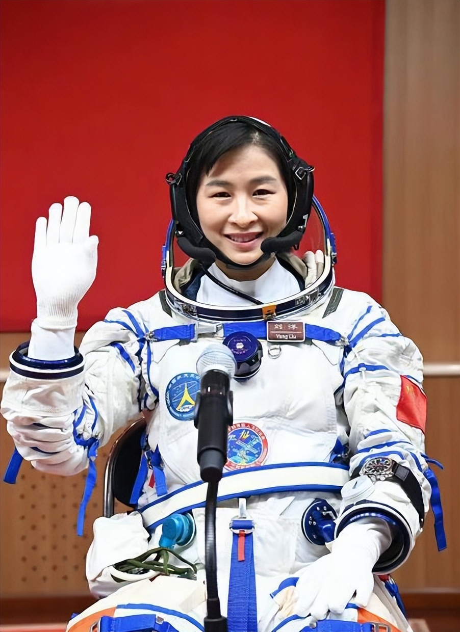 神十四发射成功，刘洋化身“摘星妈妈”，女儿却为其定了3个任务