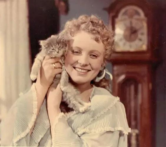 世界电影（0126）苏联电影《脖子上的安娜》（1954）剧照欣赏