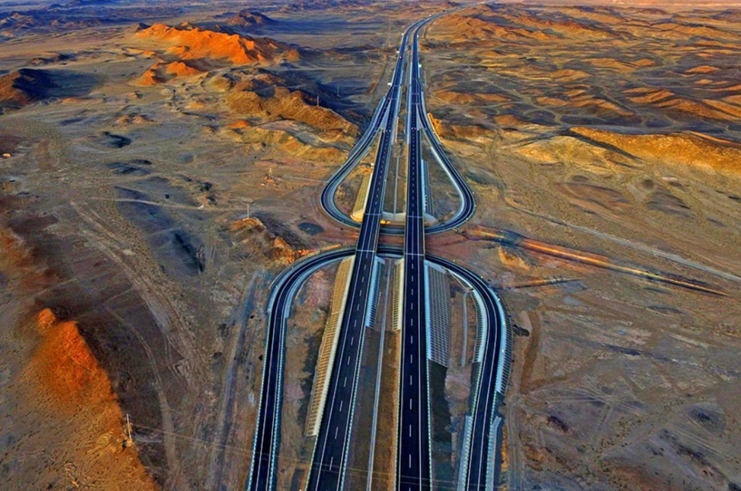 中国最难修建的五条道路，有的修了半个世纪，有的耗资近300亿
