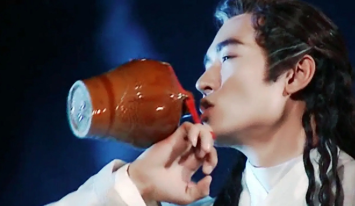 同为是“泡面头”，把张一山、肖战和张国荣放一起，差距就出来了