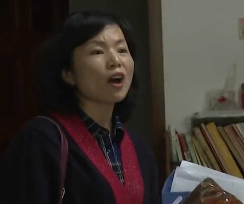 故事：丈夫偷腥漂亮小保姆，并送10多套房产，原配得知后暴走上门