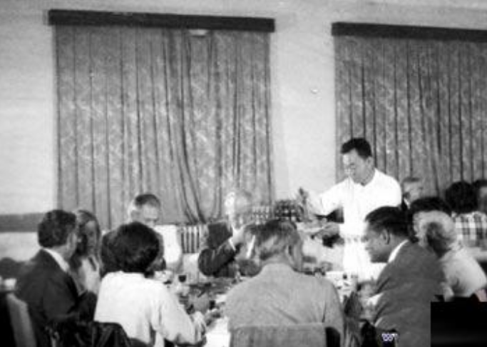 32岁女会计汤兰英：70年代贪污4万，包养7个情夫，最终被情夫举报