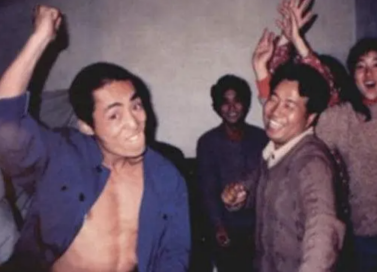 同是第五代顶流导演，把冯小刚张艺谋放在一起对比，差距就出来了