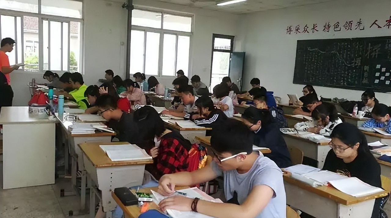 2022高考后不允許復(fù)讀？落榜的考生將何去何從，教育部作出新回應(yīng)