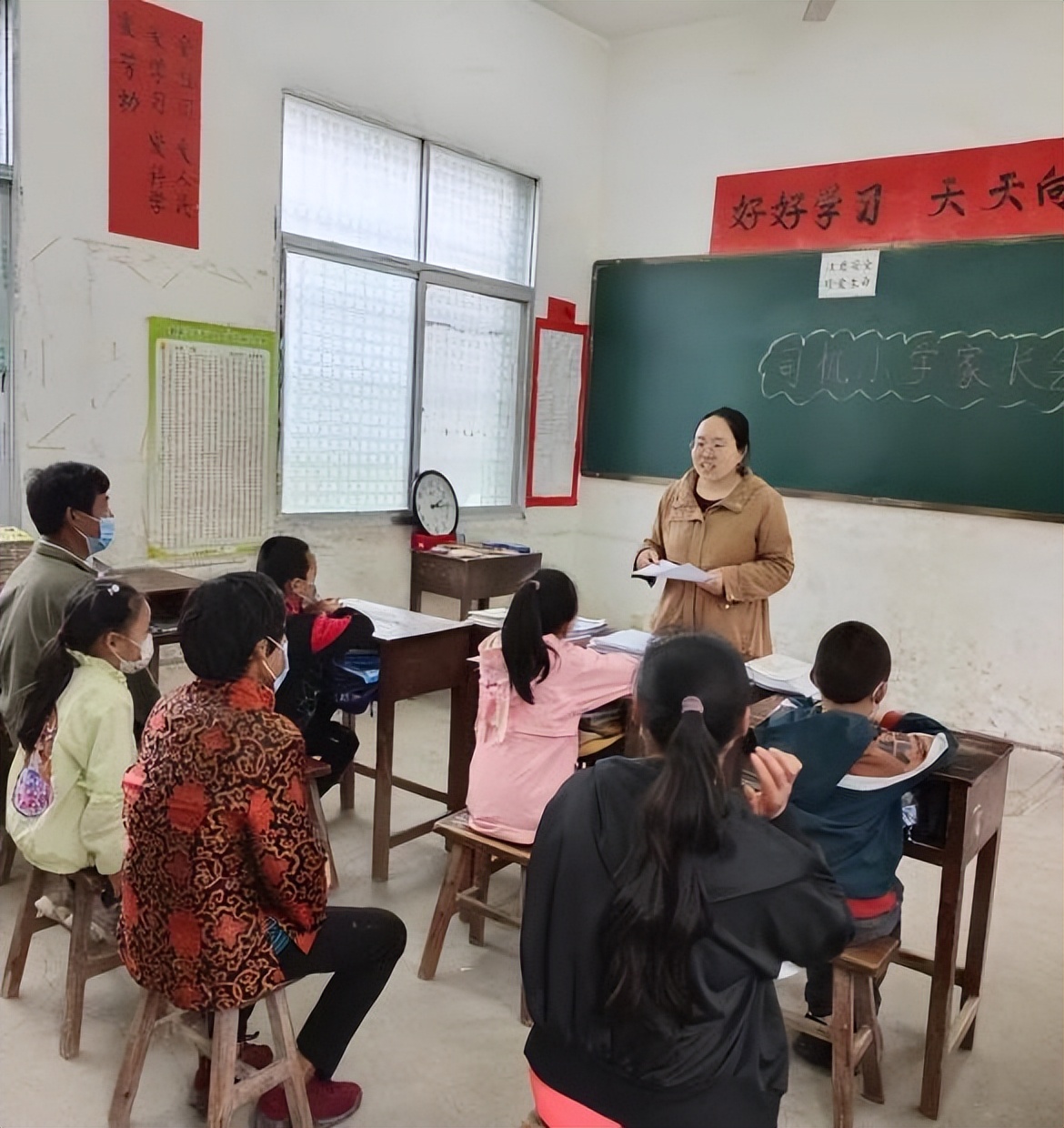 新宁县高桥镇司机小学召开防溺水家长会