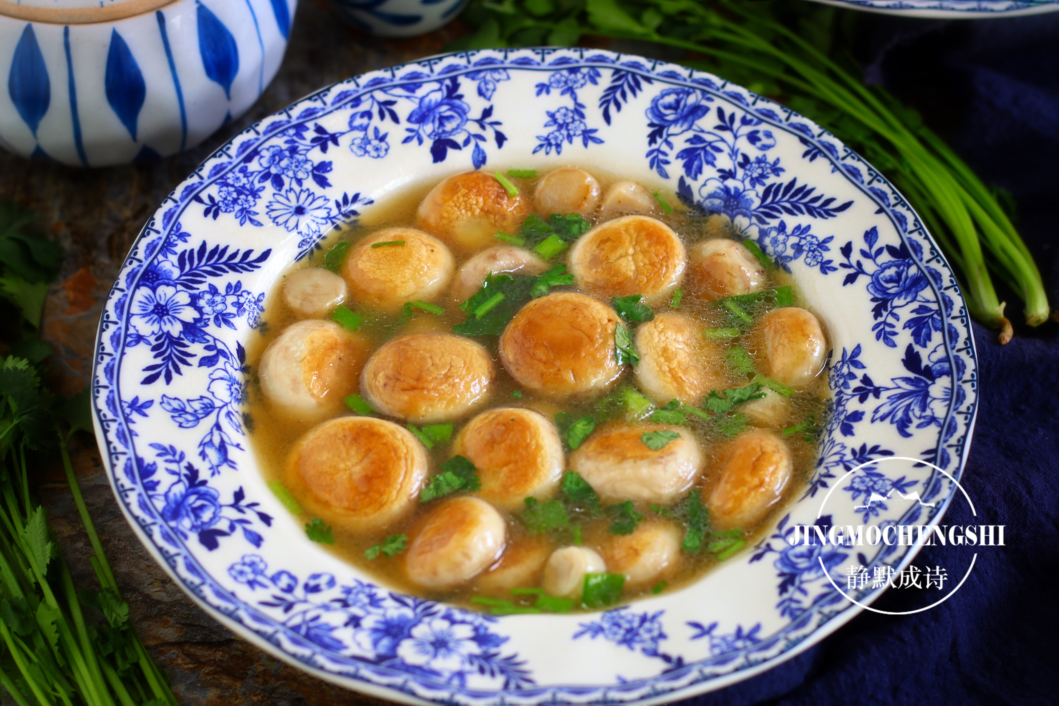 不要轻易尝试这个快手汤，一不小心就会鲜掉眉毛，太好喝了