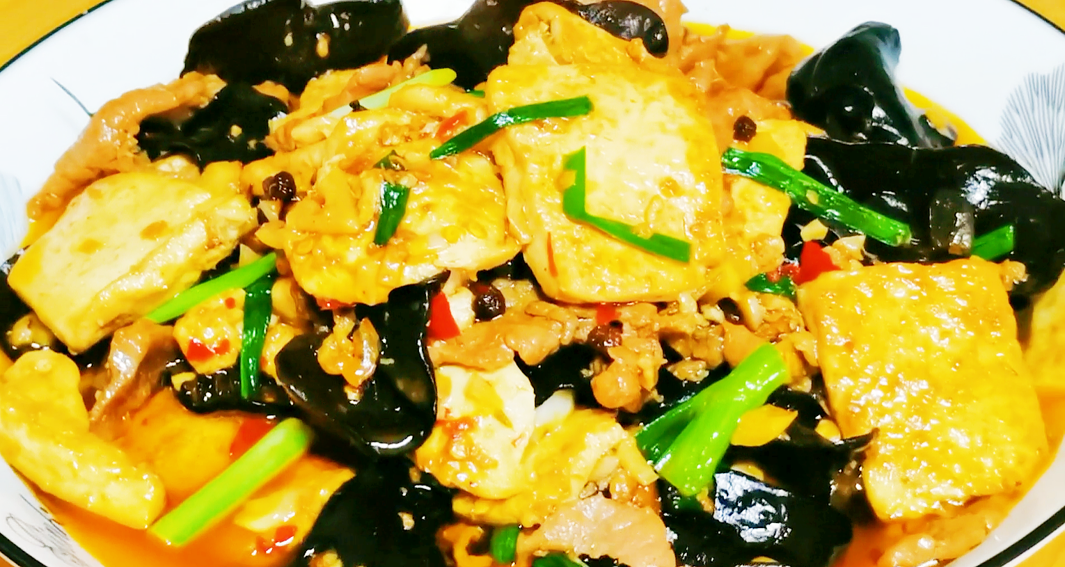 春季美容养颜必备：十种天然食物让你容光焕发