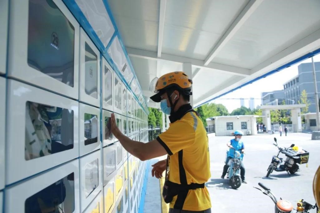 “面朝”大海，坐拥网红咖啡馆！大连一高校“精致生活”曝光，网友：太羡慕！