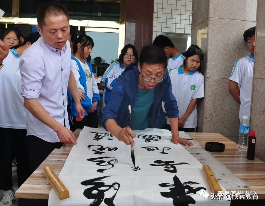 大荔县同州中学“喜迎二十大 一起向未来”书画展(图17)