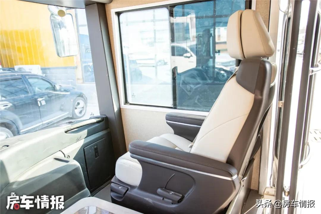 首款东风超龙巴士房车!号称同级别空间之王,20多万性价比不错