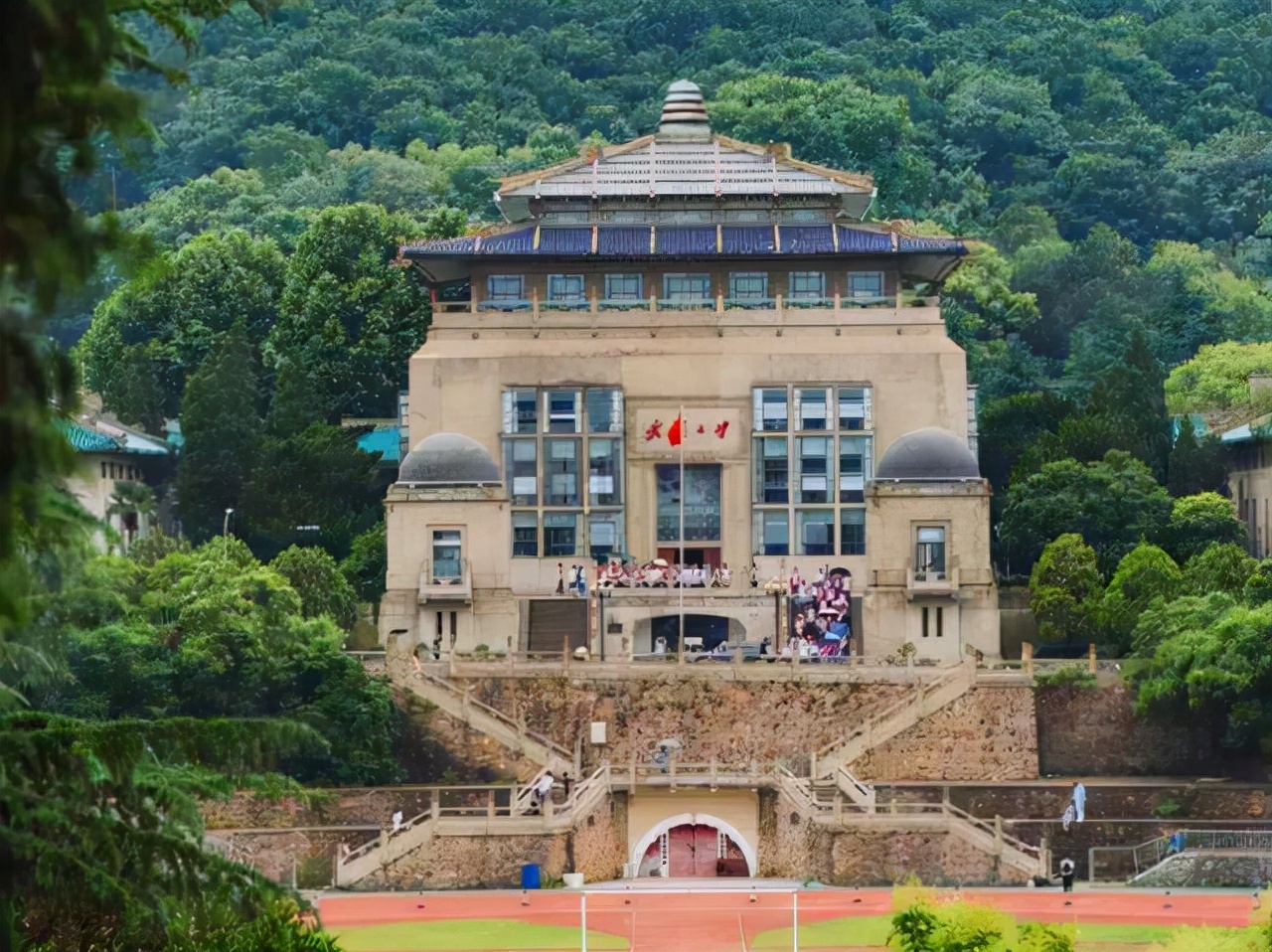 武汉大学撤销“鸡肋”专业，在校生看法罕见统一：早该推陈出新了