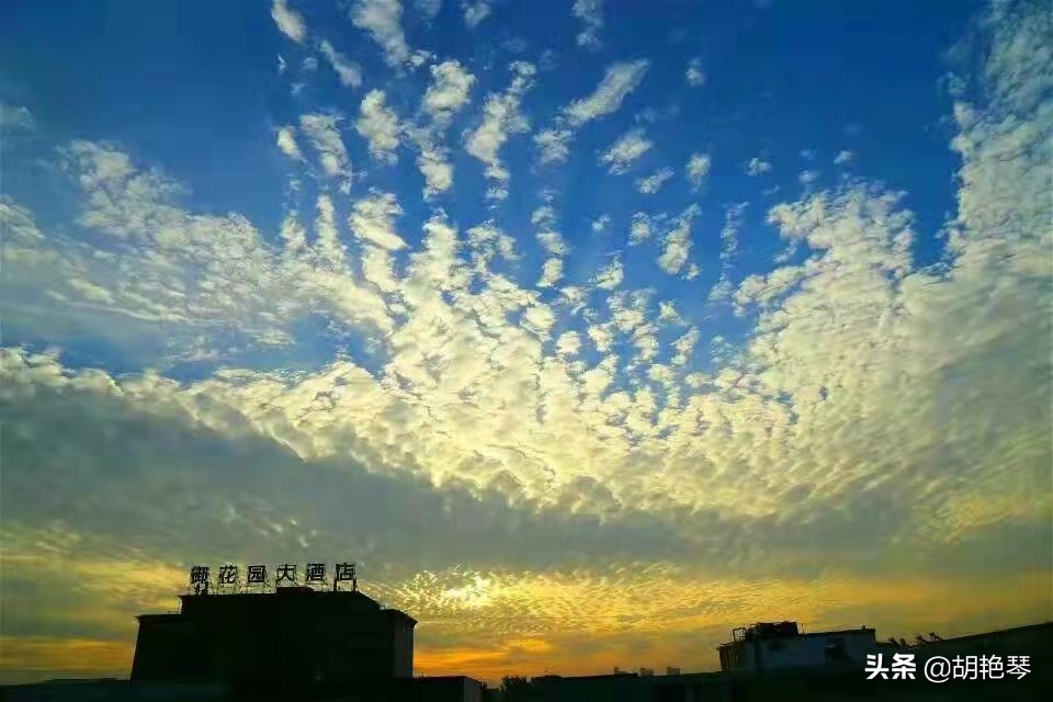 云：晓看天色暮看云，诗词里变幻莫测的“云”