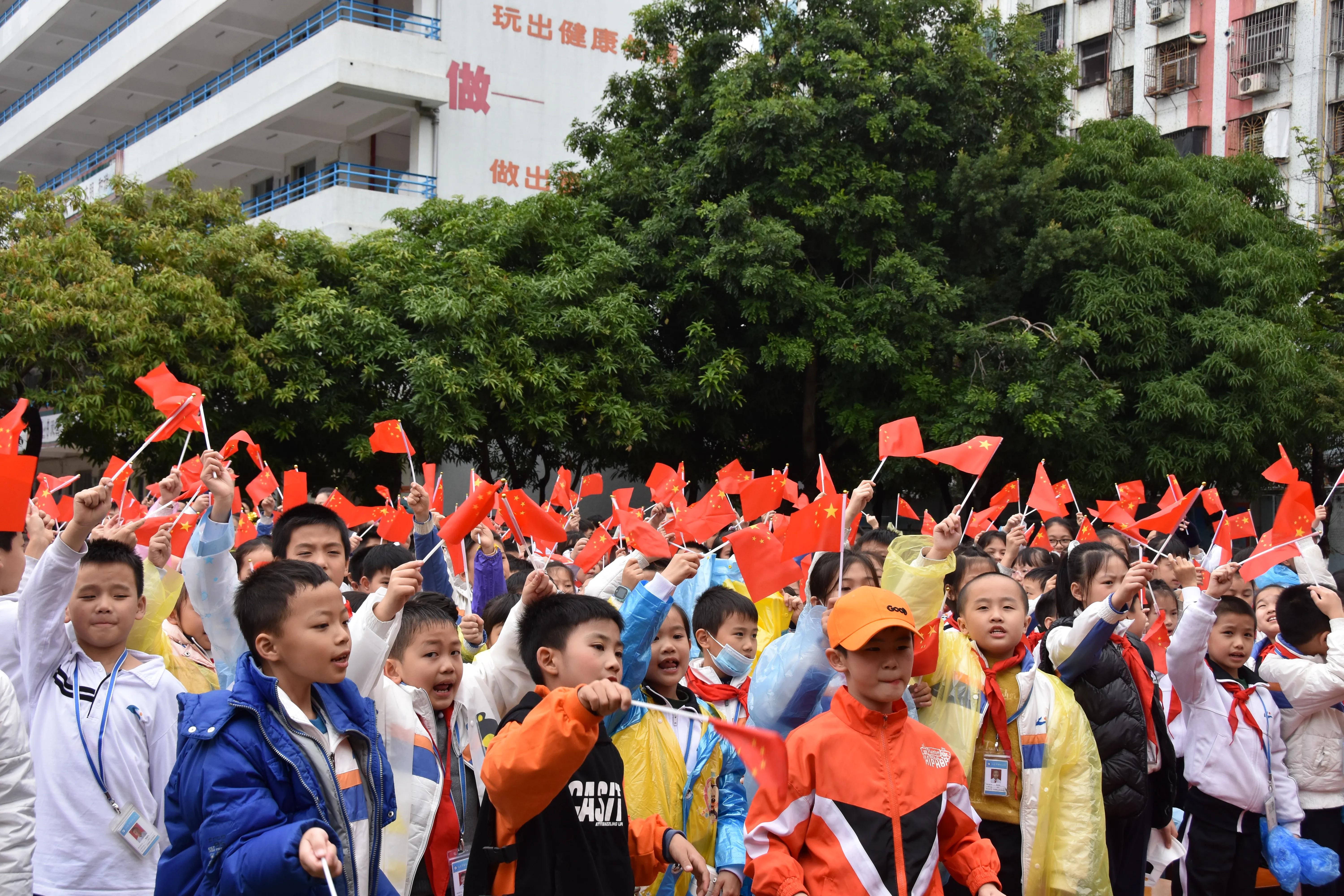 请党放心 强国有我——龙湖区丽日小学举办建校20周年校庆文艺汇演图2