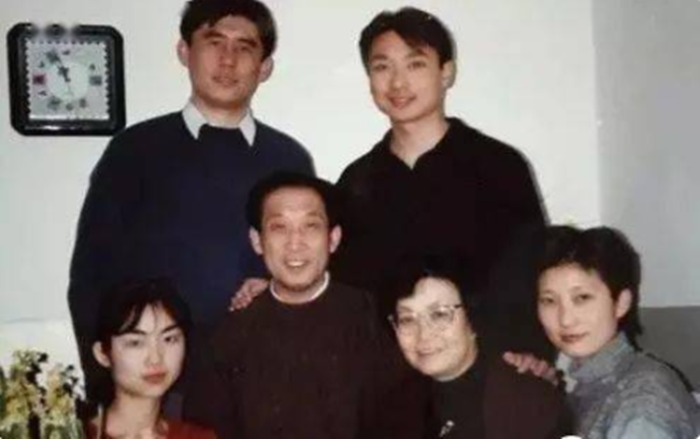 央视康辉：高考分数远超清北，却被人暗中顶替，依靠父亲查明真相