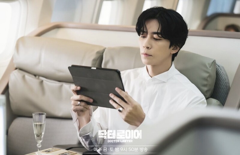 帅爆全宇宙！苏志燮《医法刑事》中的天才医师韩以翰