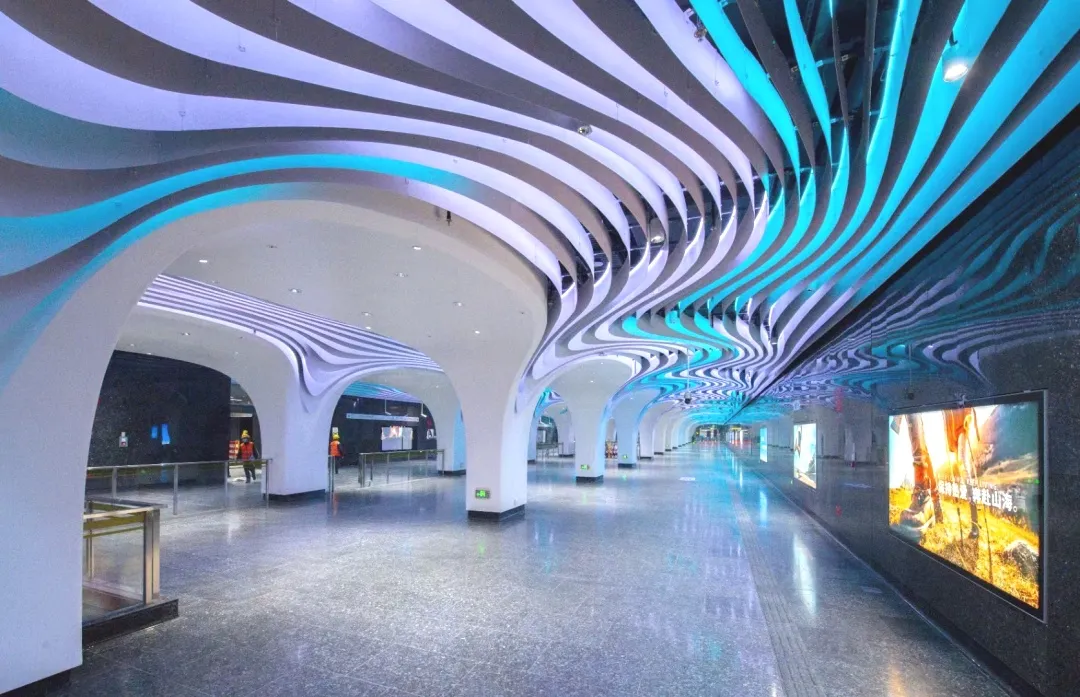 “最美车站”现身，2022上海网红打卡圣地，乘着地铁去旅行...