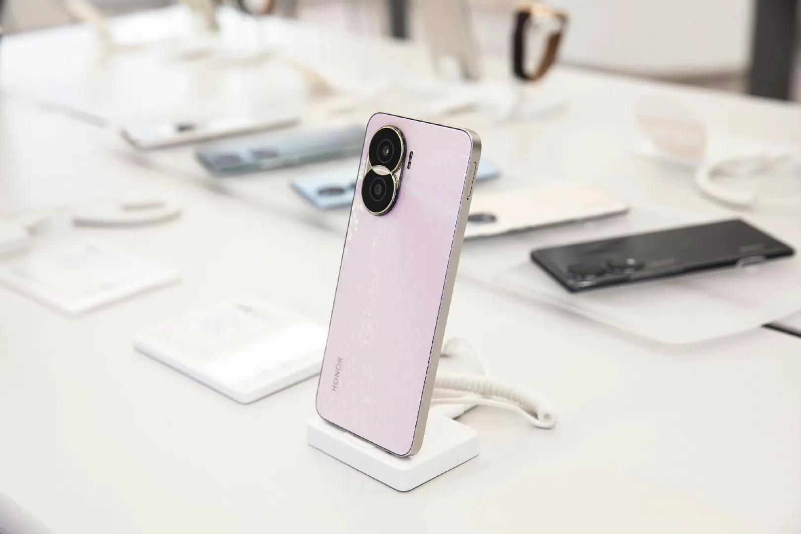 荣耀CEO赵明：荣耀上半年国内份额已经是第一了