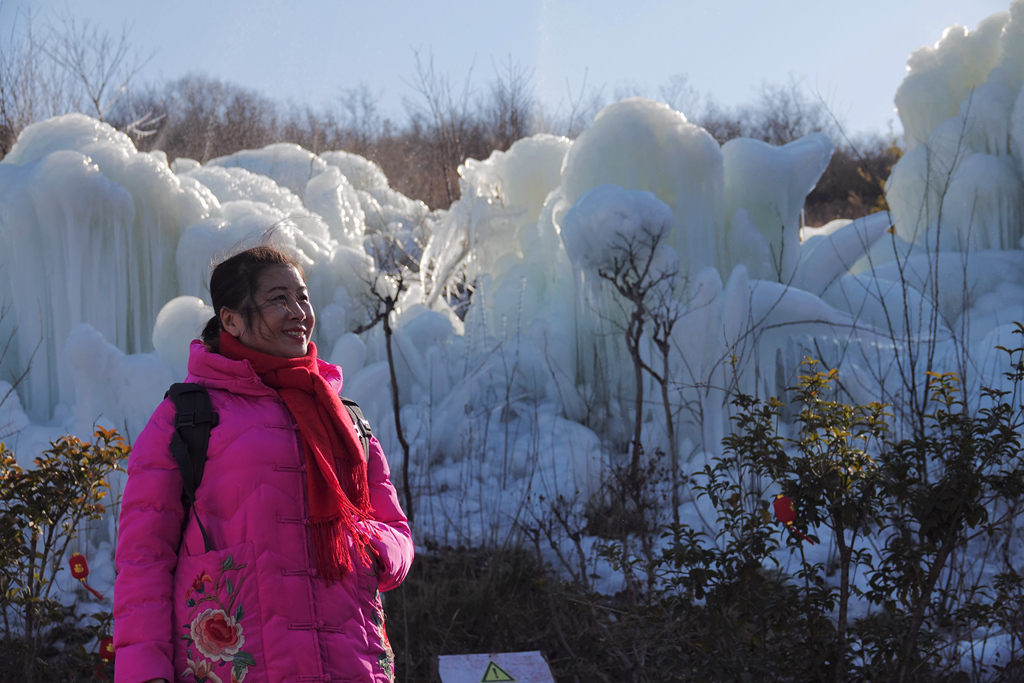七彩峡谷冰雪节