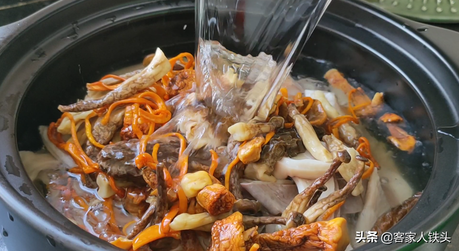 年夜饭少不了的一锅靓汤，广东有名的猪肚汤，做法原来这么的简单